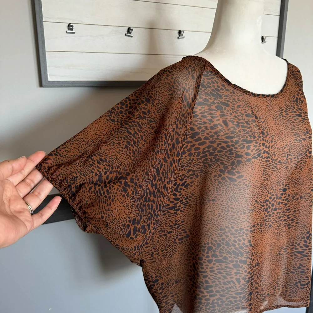Dolman short sleeve lightweight transparent animal print size Medium - Picture 8 of 10
